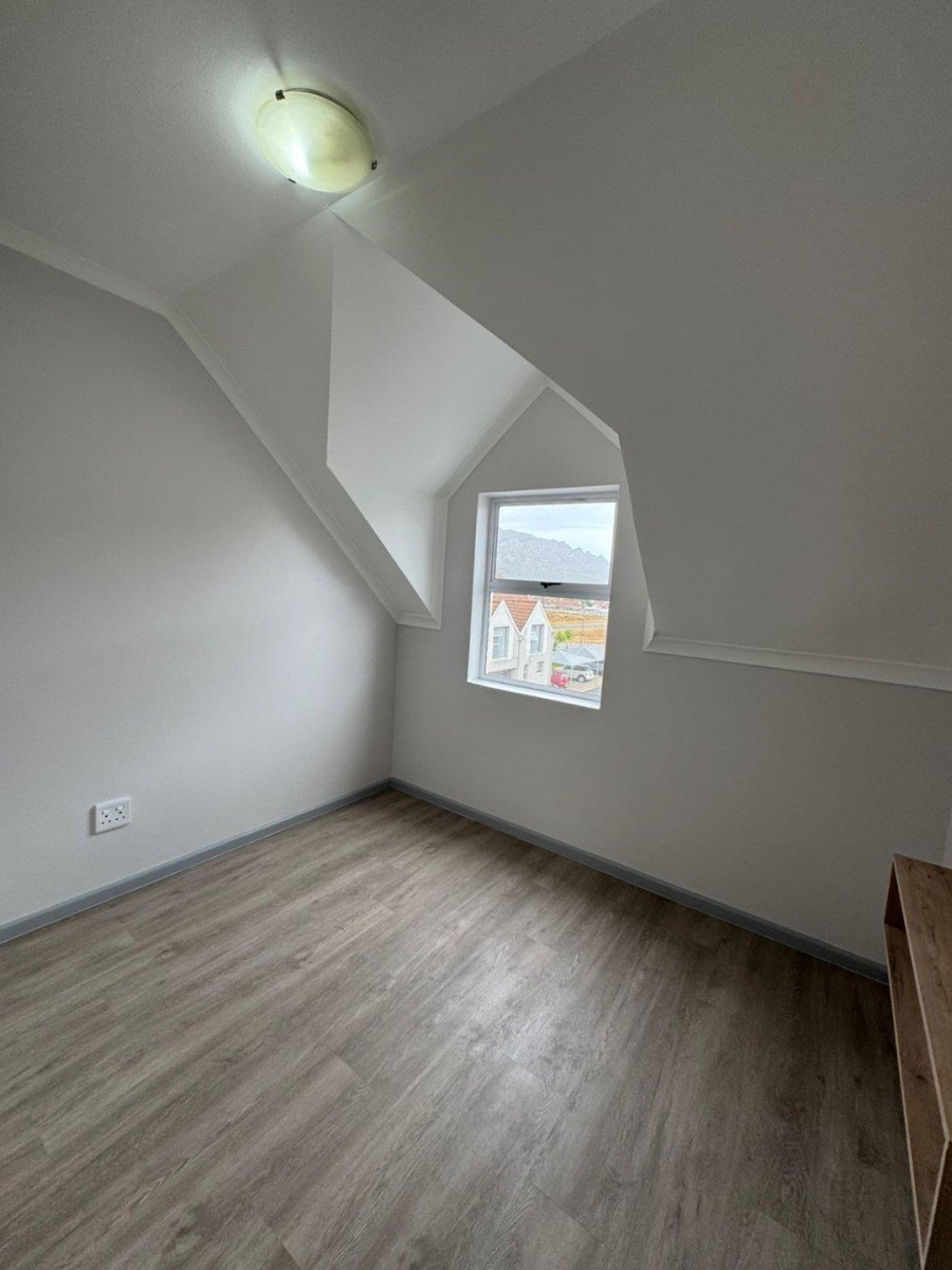 2 Bedroom Property for Sale in Whispering Pines Western Cape